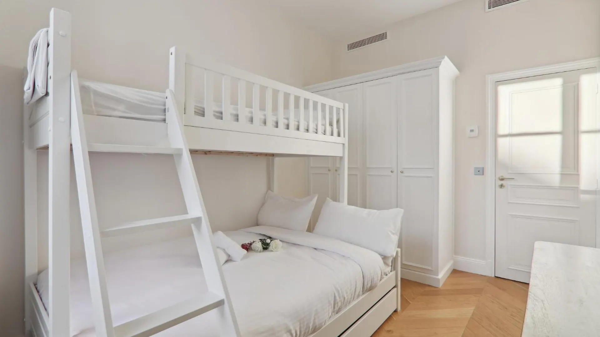 Apartment Kaza Bella - 8 Luxurious Close To Arc De Triomphe